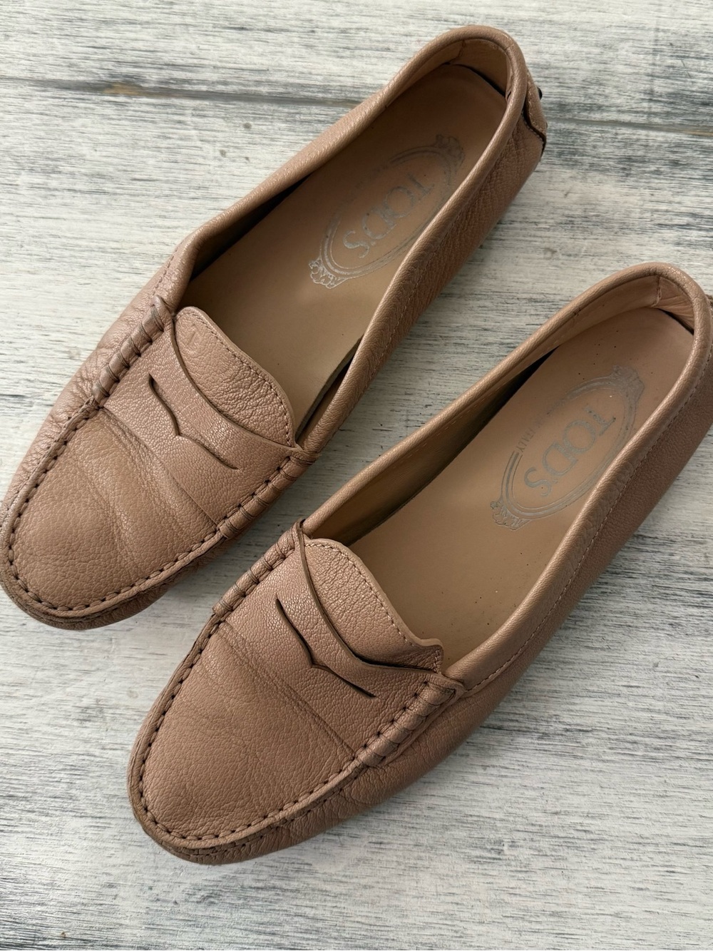 Tod's Leather Penny Loafers in Light Tan size 37